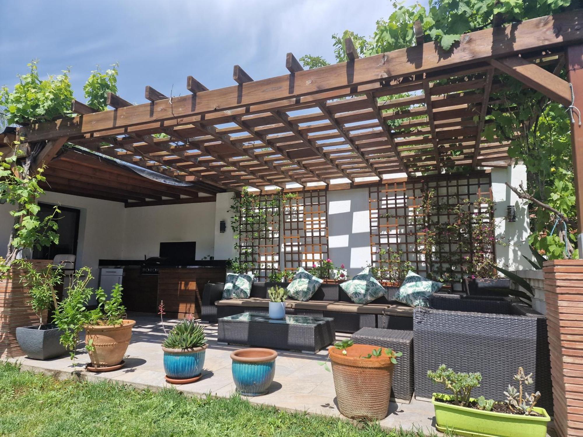 Newly Renovated Large Villa With Garden 卡斯特罗·德波利亚斯 外观 照片