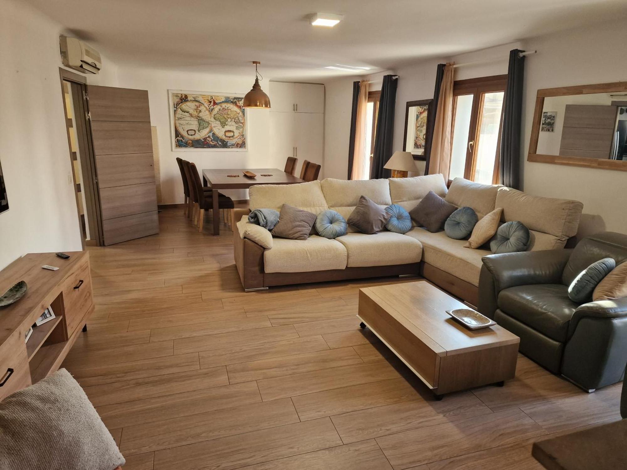 Newly Renovated Large Villa With Garden 卡斯特罗·德波利亚斯 外观 照片